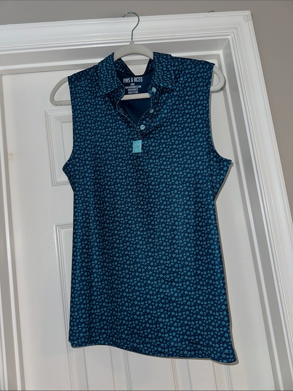 Pins & Aces golf sleeveless polo
